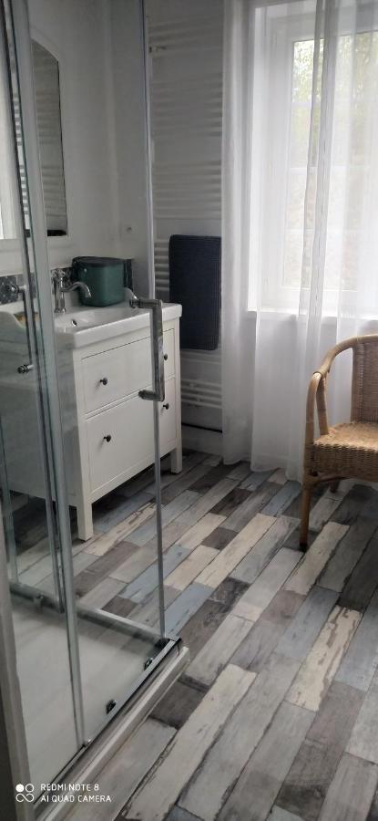 Logement Independant Attenant A Une Maison Dans Grand Jardin Retournac Exteriér fotografie